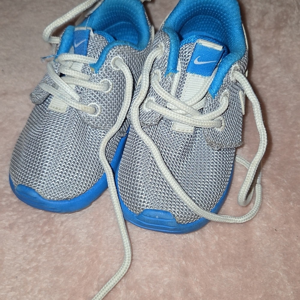 Nike Kids Sneakers in Blue and White Size 5C